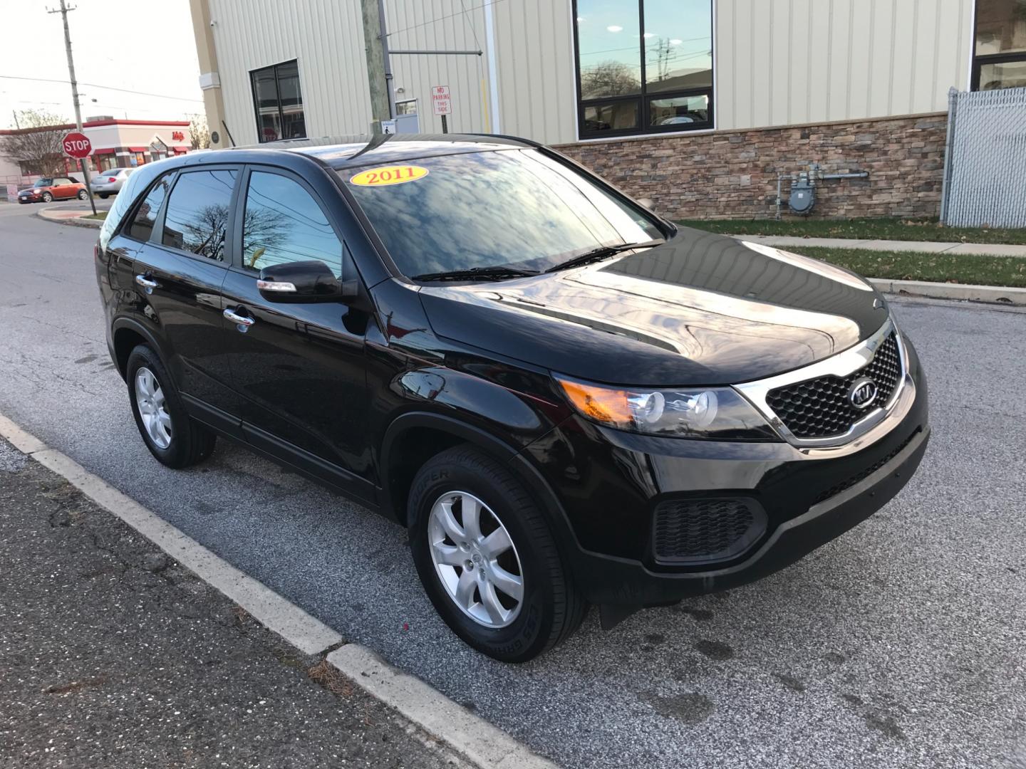 2011 Black /Gray Kia Sorento LX (5XYKT3A10BG) with an 2.4 V4 engine, Automatic transmission, located at 577 Chester Pike, Prospect Park, PA, 19076, (610) 237-1015, 39.886154, -75.302338 - Photo#3